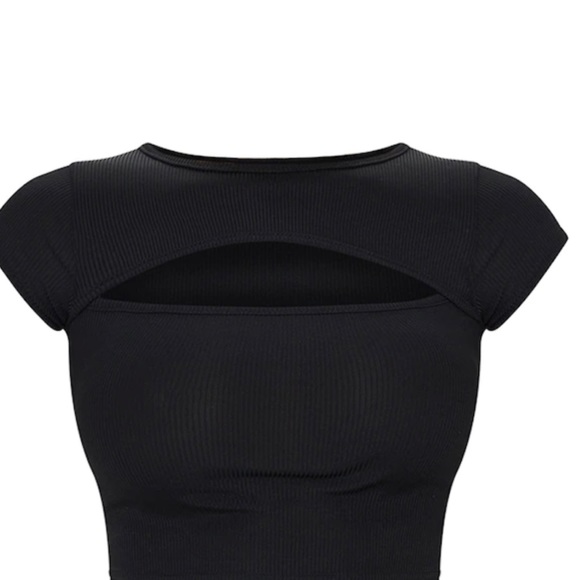 Women pretty little thing brand crop top, New with tag . - Picture 4 of 4